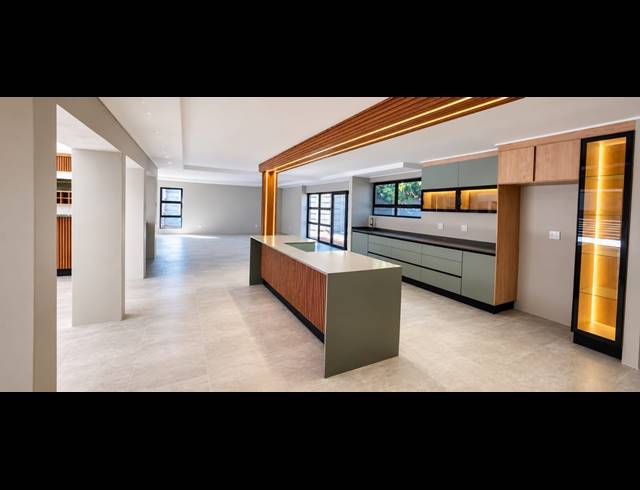 5 BEDROOM HOUSE FOR SALE IN SILWERKRUIN